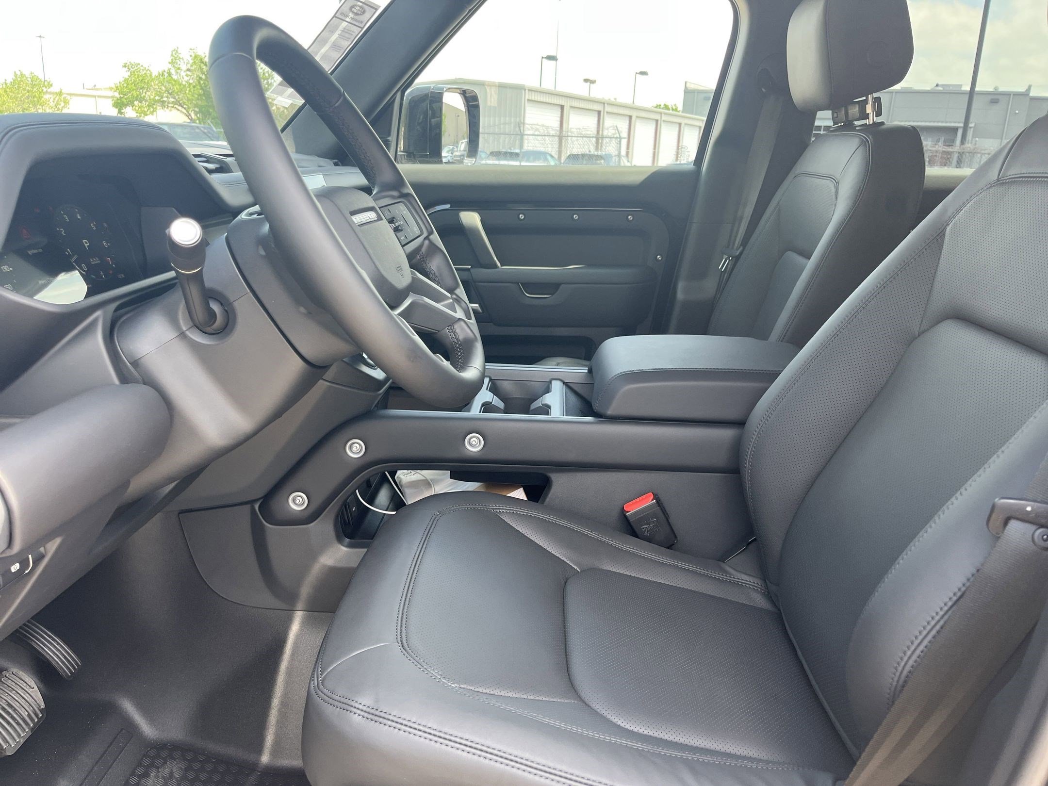 Used 2025 Land Rover Defender 110 S image 4