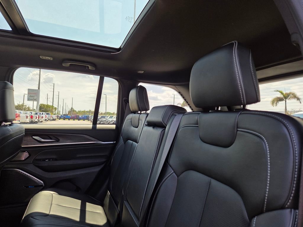 Used 2022 Jeep Grand Cherokee Overland image 17