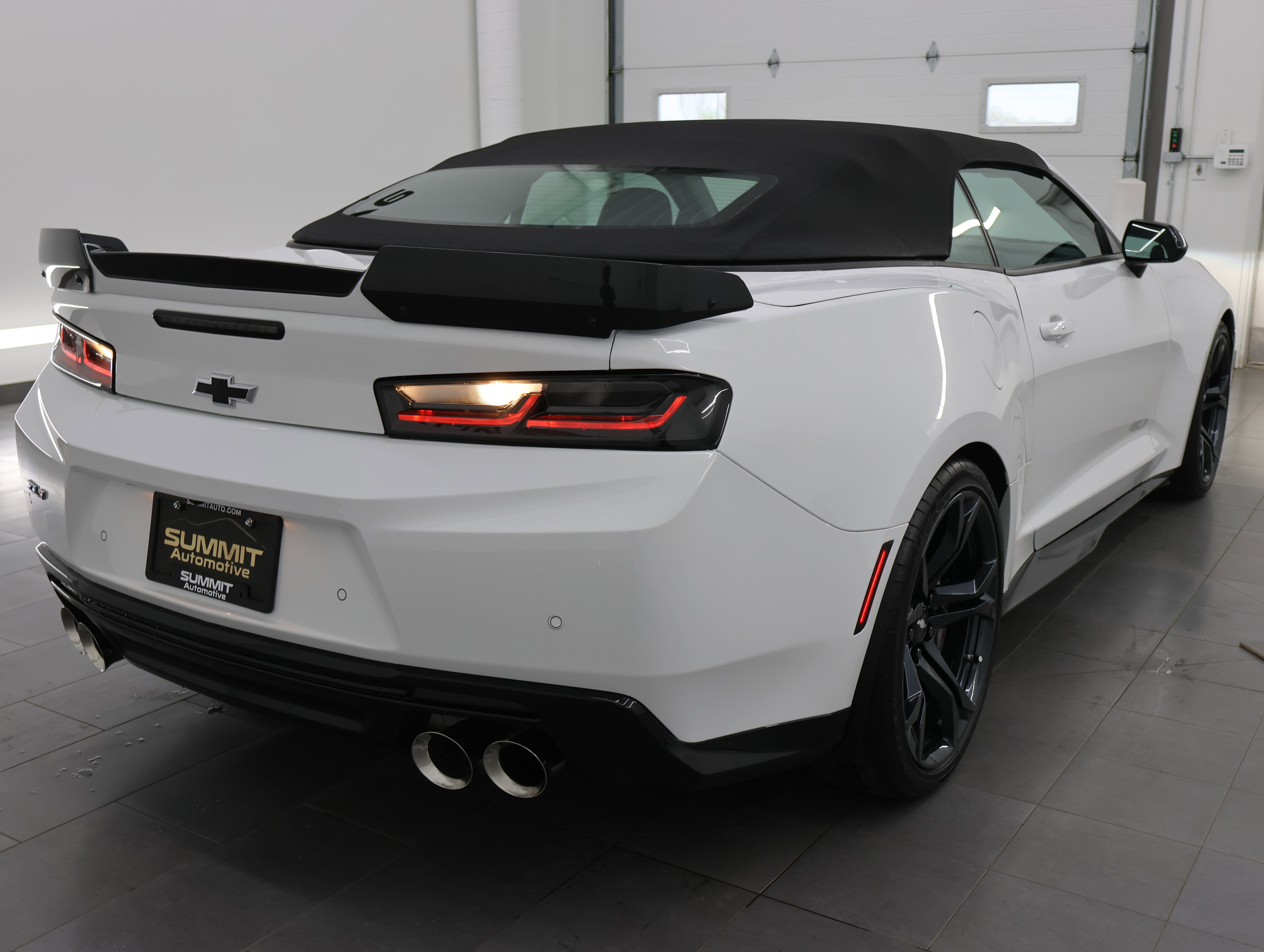 Used 2018 Chevrolet Camaro ZL1 RWD image 4