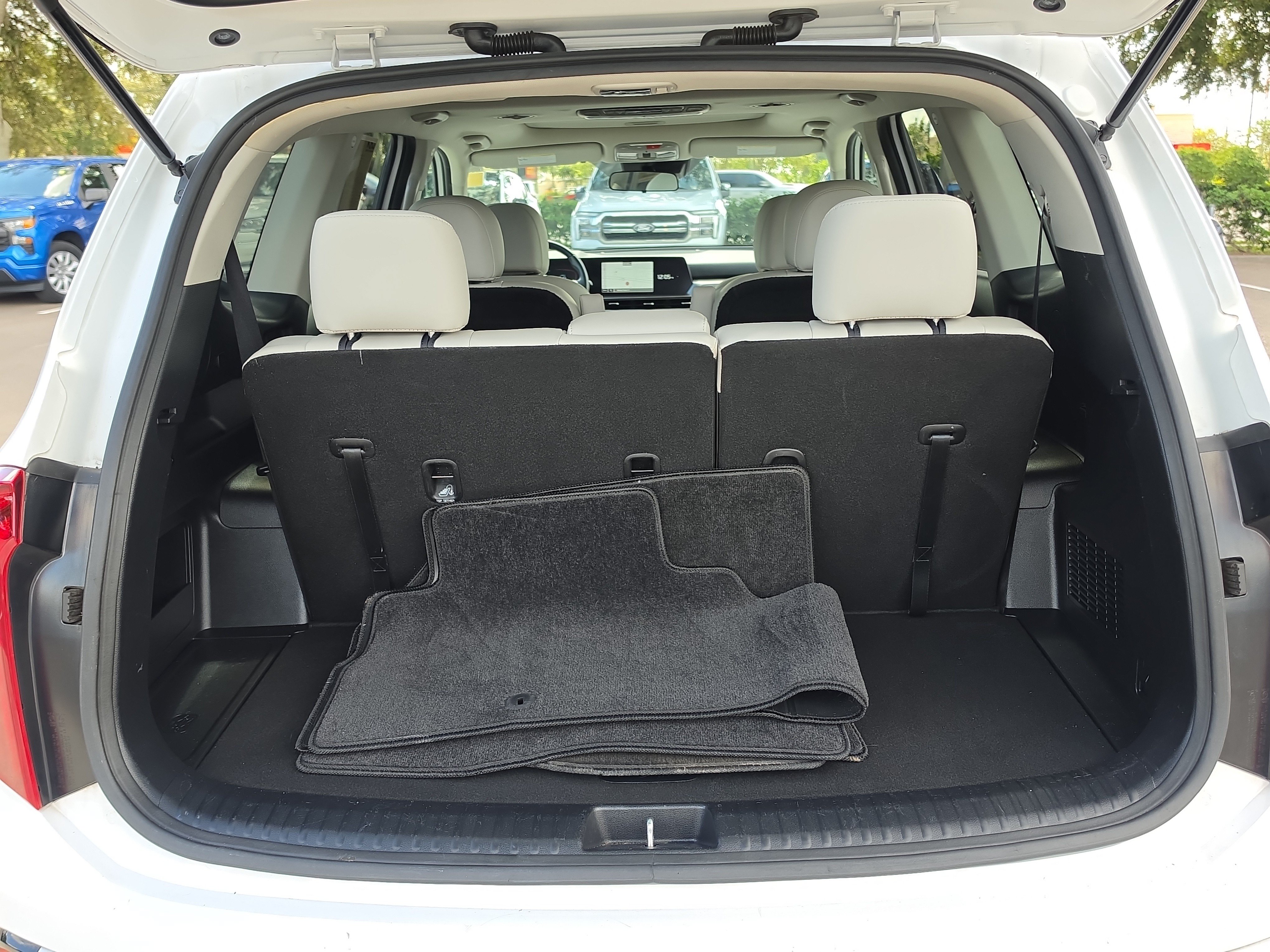 Certified 2024 Kia Telluride S w/ S Sunroof Package AWD/4WD image 9