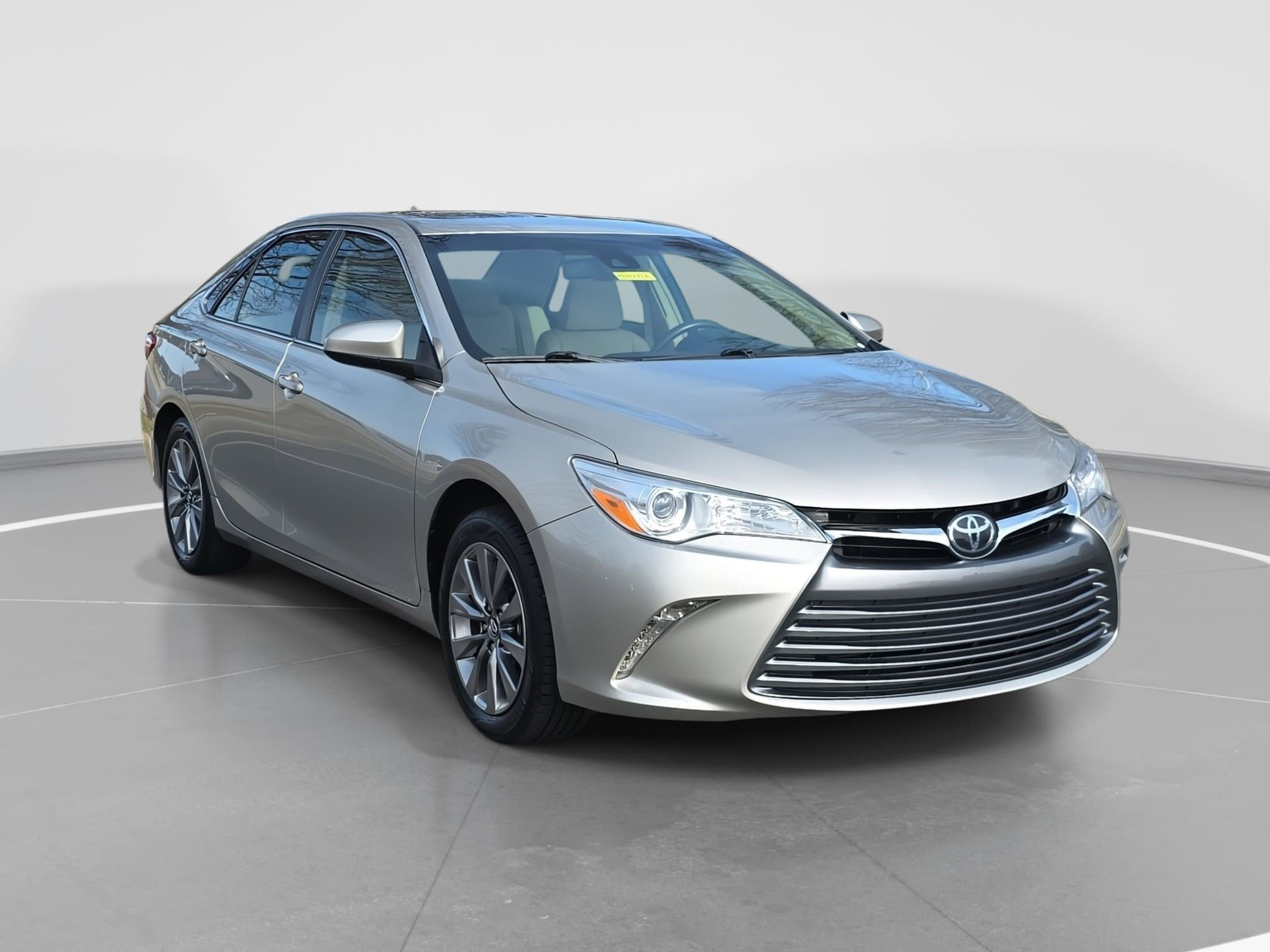 Used 2017 Toyota Camry XLE w/ Moonroof Package image 3