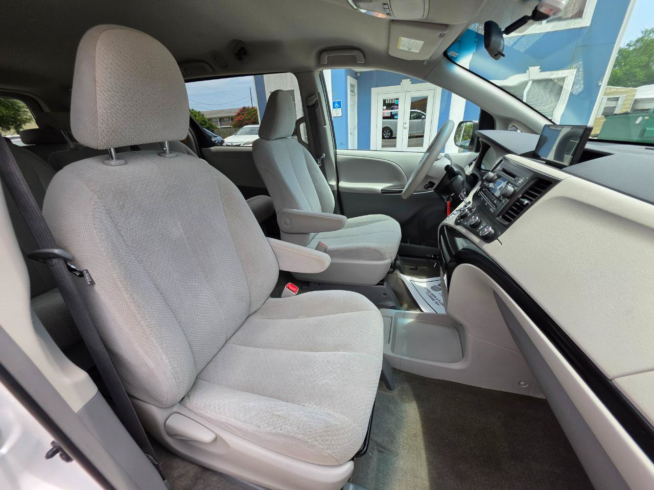 Used 2012 Toyota Sienna LE FWD image 21