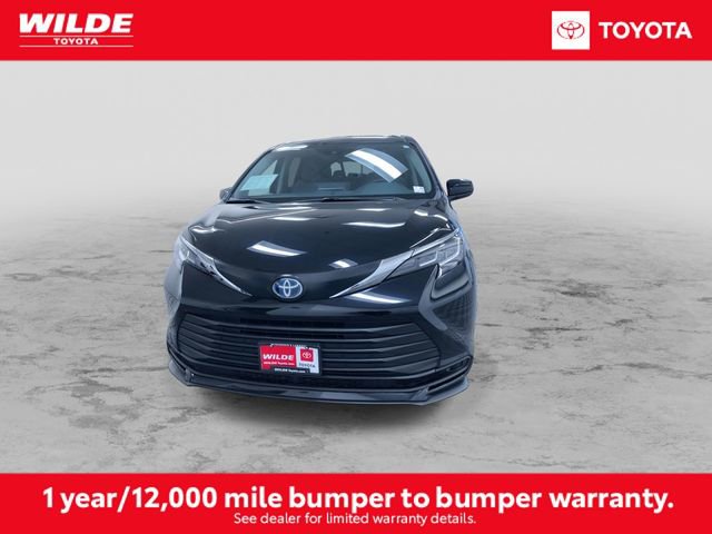 Certified 2022 Toyota Sienna LE image 4