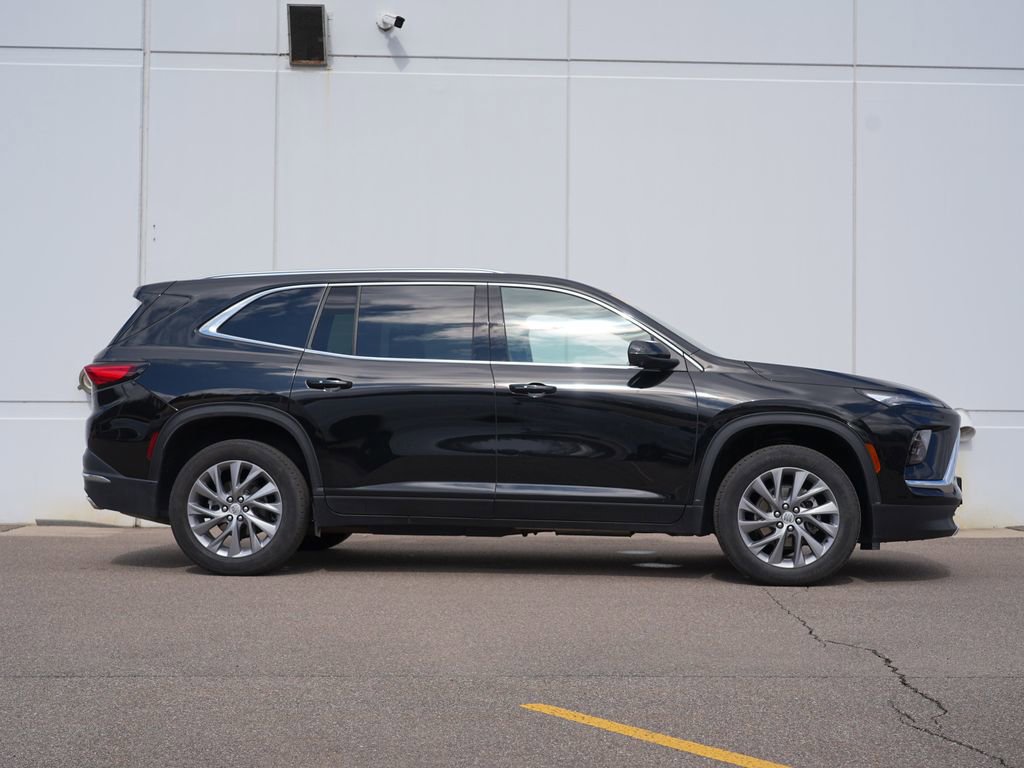 Used 2025 Buick Enclave Preferred AWD/4WD image 2