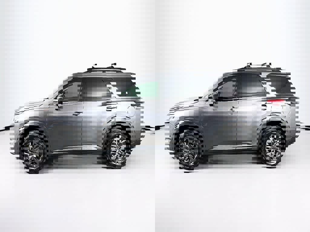 Used 2022 Nissan Pathfinder SV w/ SV Premium Package image 3