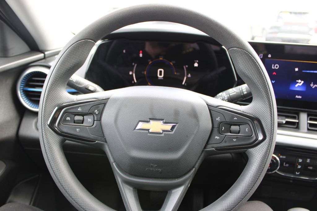 Used 2025 Chevrolet Trax LT image 31