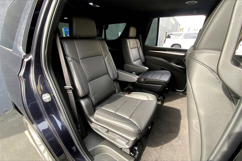 New 2026 Cadillac Escalade 4WD w/ LPO, Floor Liner Package image 32