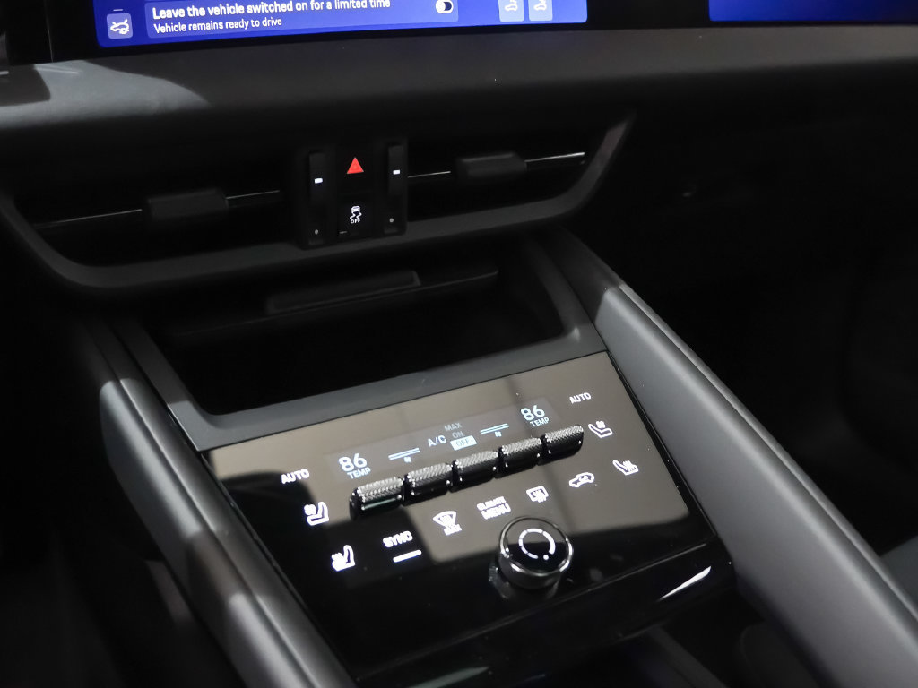 Certified 2026 Porsche Macan 4 Electric AWD/4WD image 30
