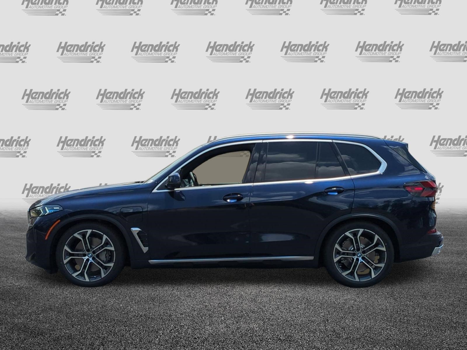New 2026 BMW X5 xDrive50e w/ Climate Comfort Package AWD/4WD image 7