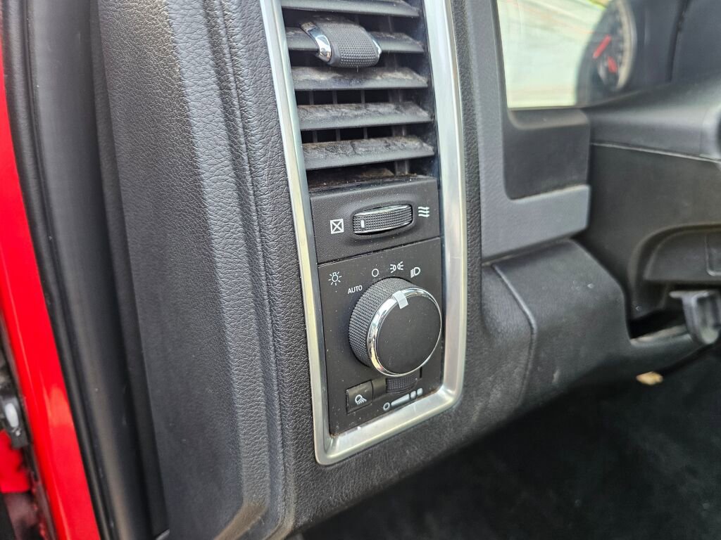 Used 2017 RAM 1500 Classic SLT image 29