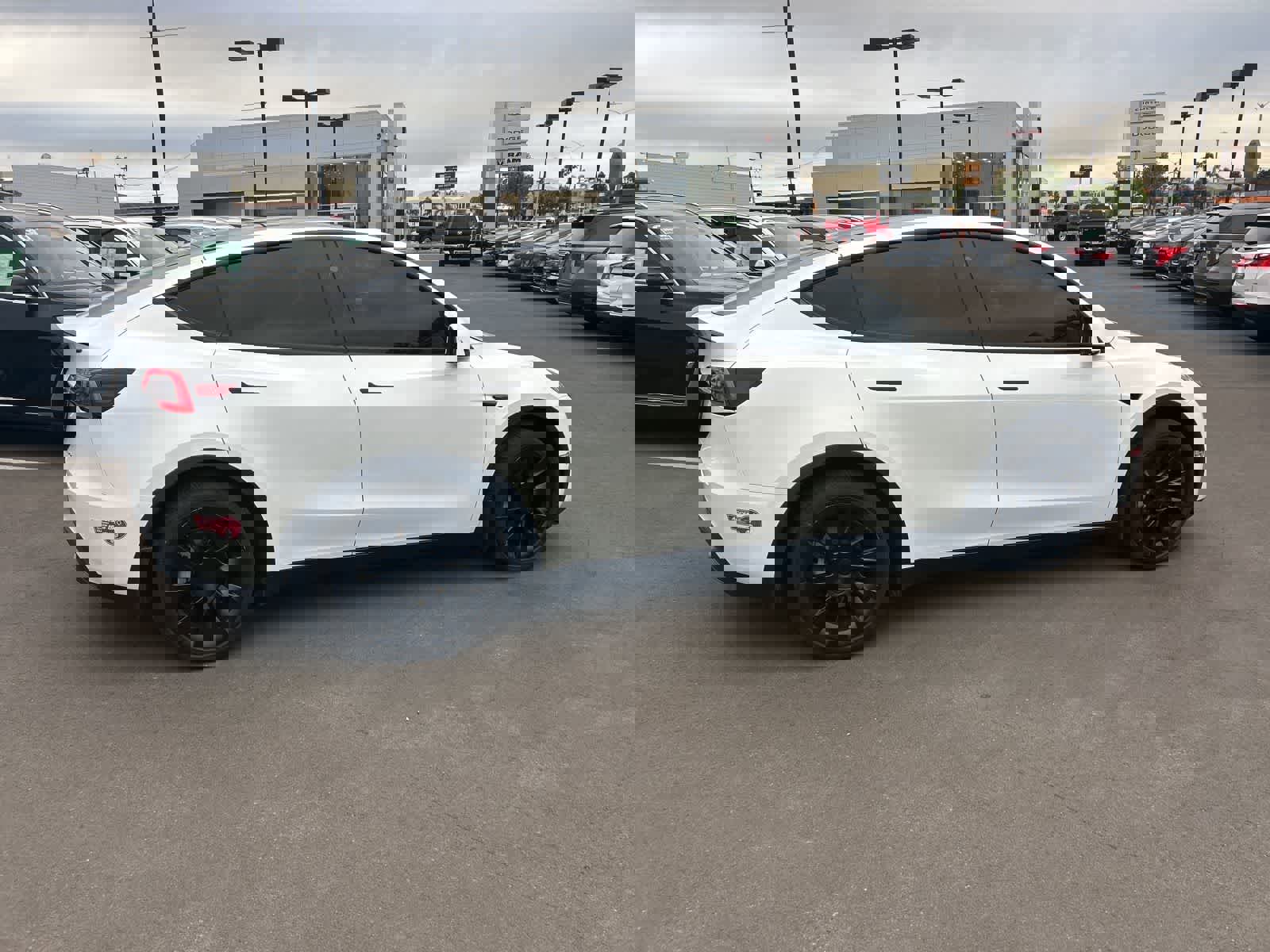 Used 2024 Tesla Model Y Long Range image 8