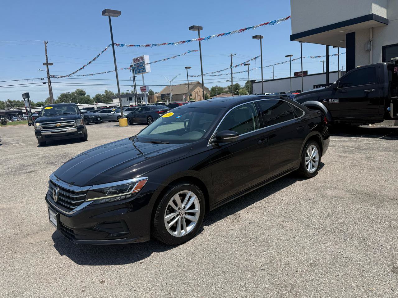 Used 2020 Volkswagen Passat 2.0T SE w/ Sunroof Package FWD image 2
