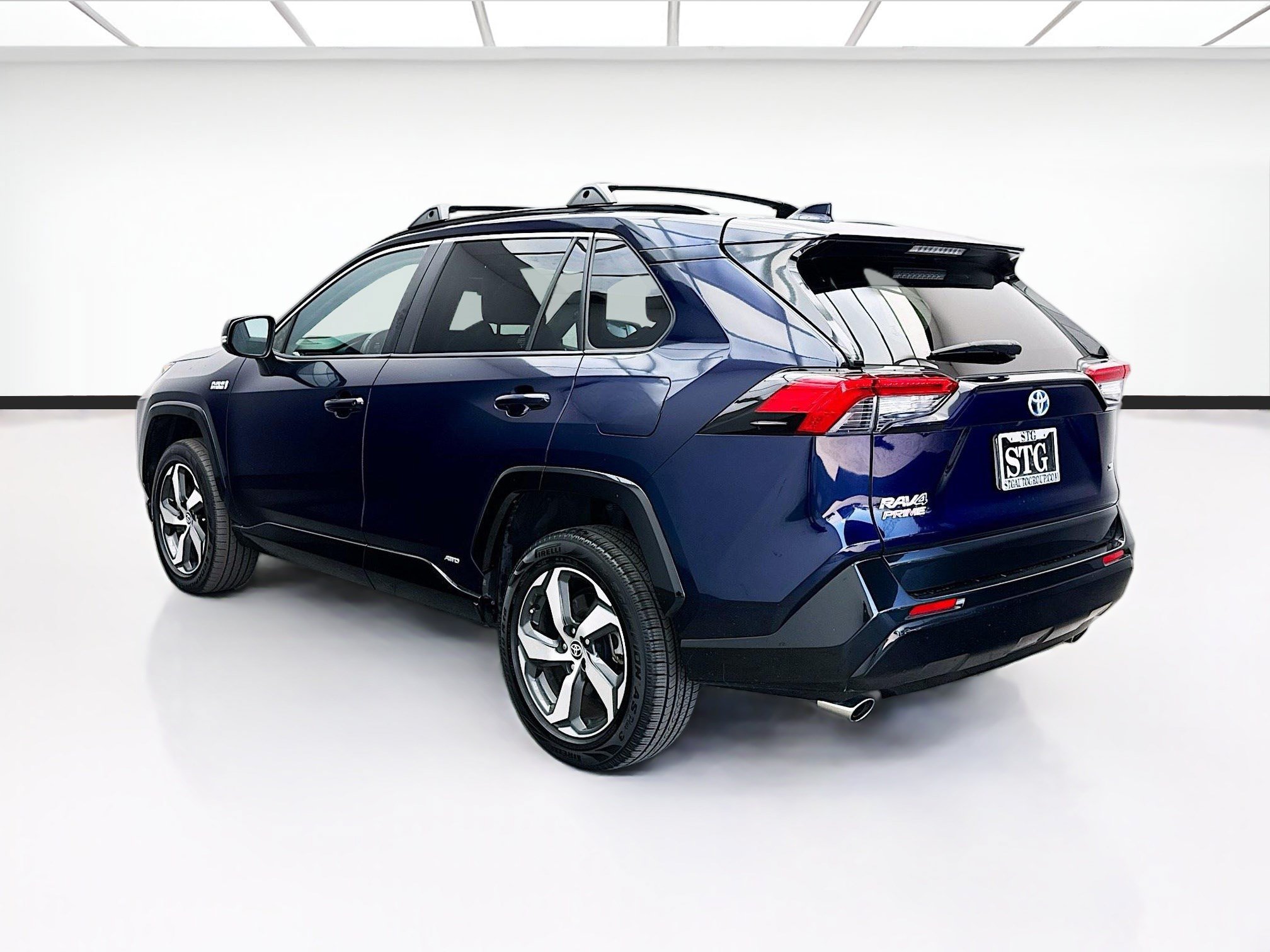 Used 2021 Toyota RAV4 SE w/ Weather & Moonroof Package AWD/4WD image 6