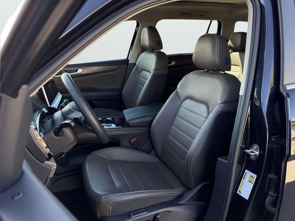 Used 2024 Volkswagen Atlas SEL AWD/4WD image 10