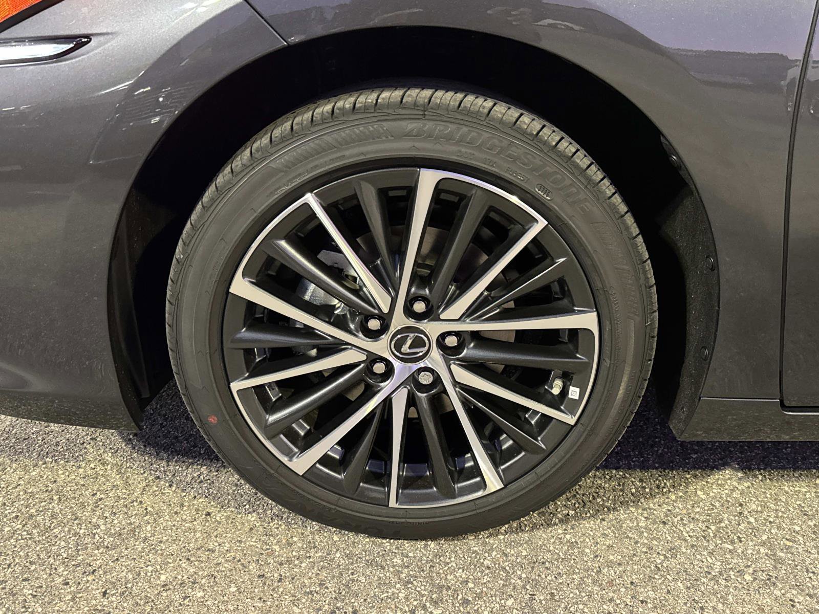 New 2025 Lexus ES 350 w/ Premium Package image 10