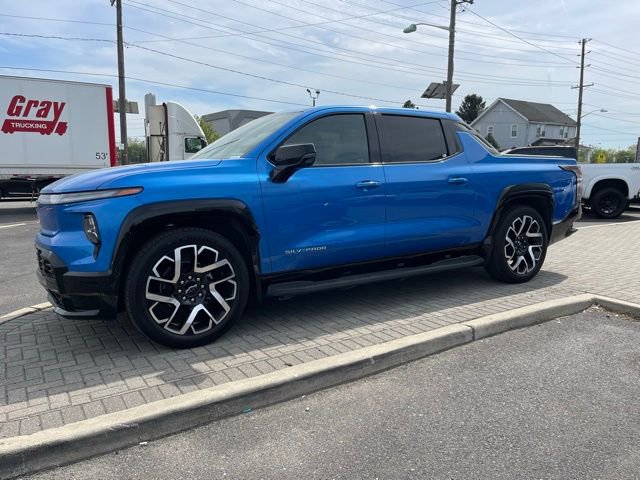 Used 2025 Chevrolet Silverado EV RST image 4