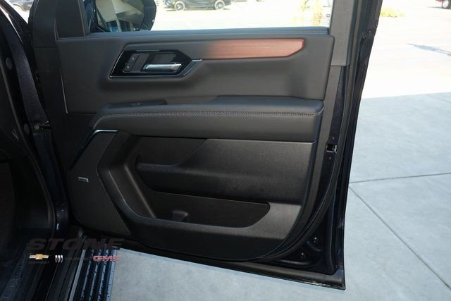 New 2025 GMC Yukon XL Denali w/ Sun & Power Step Package image 31