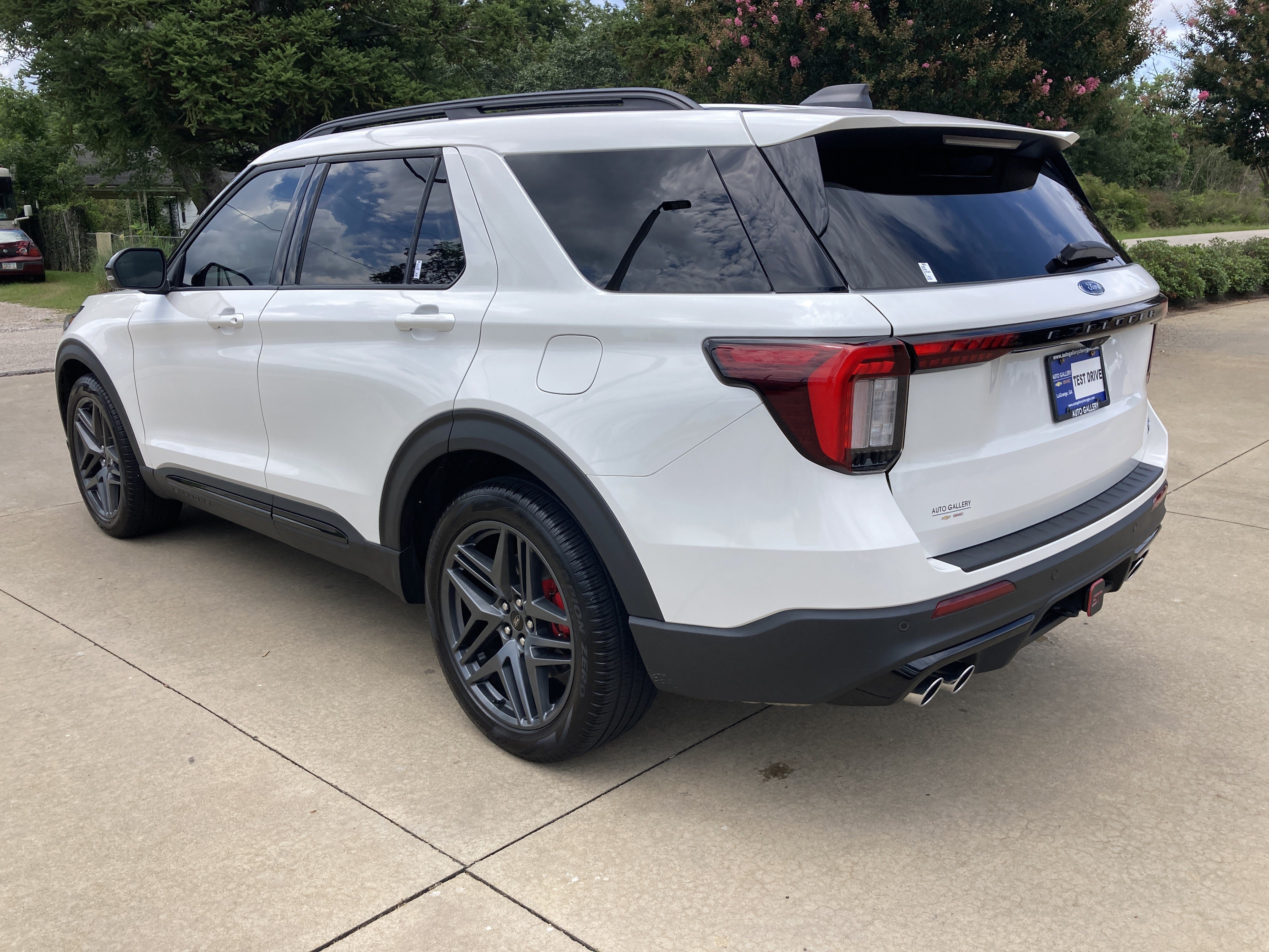 Used 2025 Ford Explorer ST AWD/4WD image 10