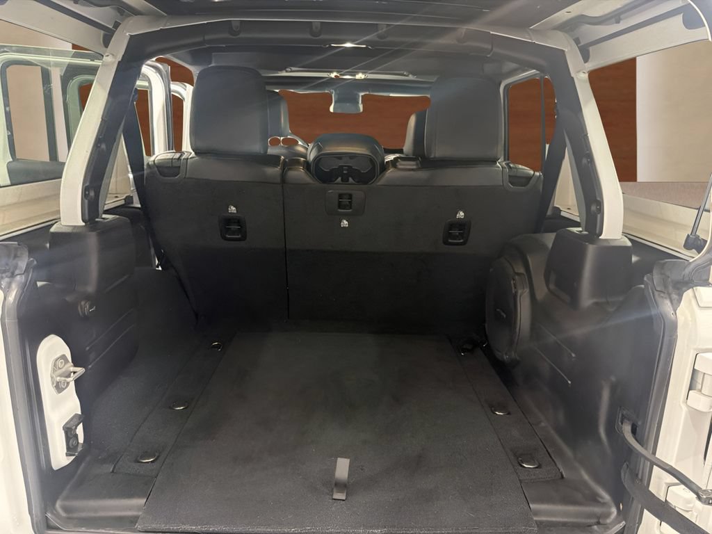 Used 2020 Jeep Wrangler Unlimited Sahara AWD/4WD image 17