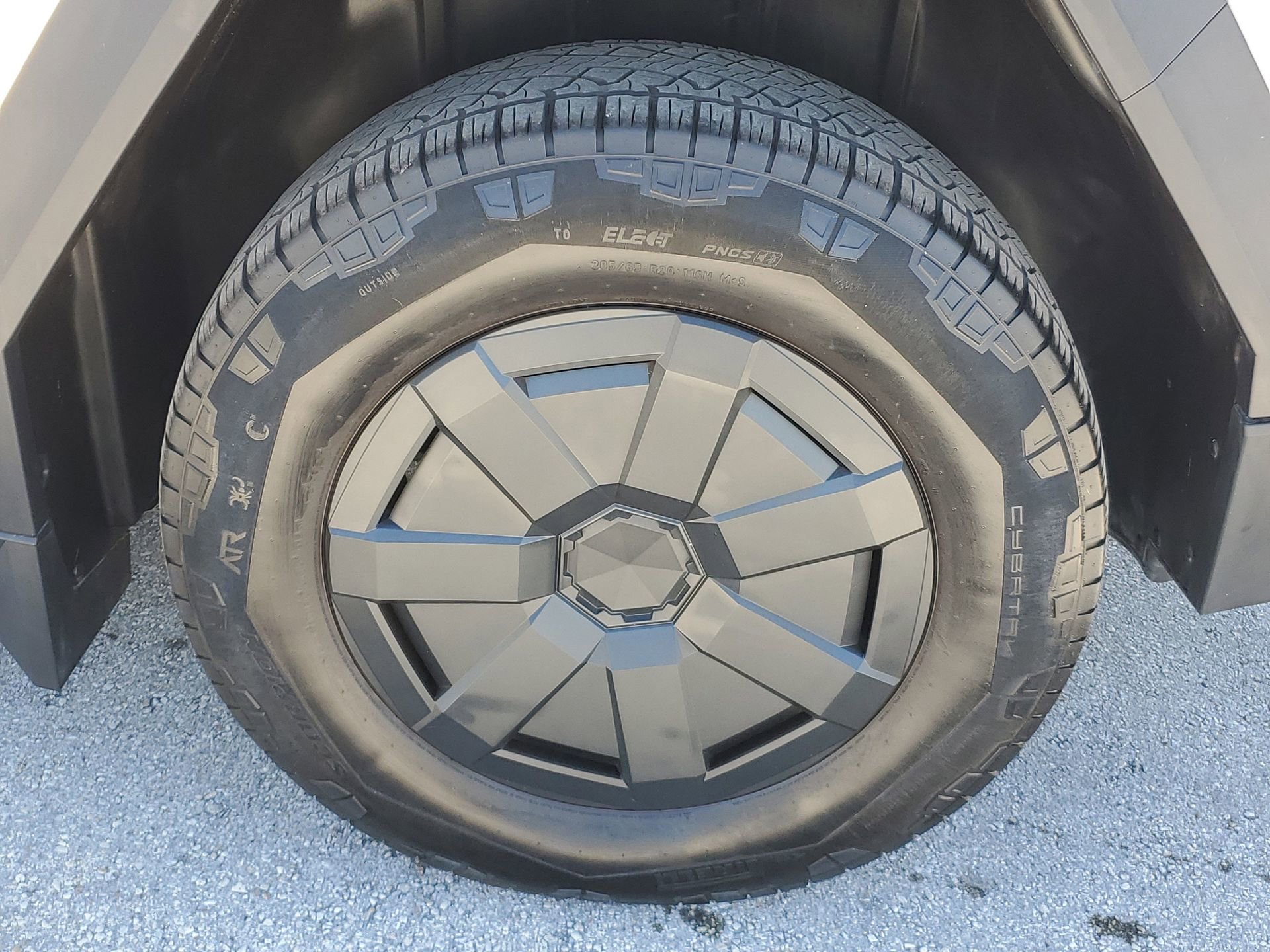 Used 2025 Tesla Cybertruck AWD Crew Cab image 5