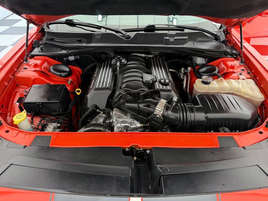 Used 2016 Dodge Challenger SRT w/ Technology Group RWD image 8