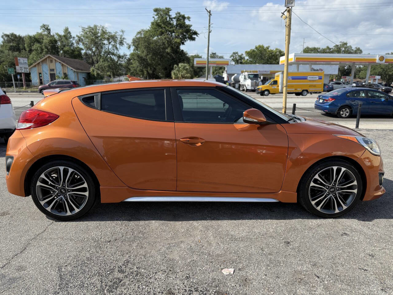 Used 2016 Hyundai Veloster Turbo FWD image 8