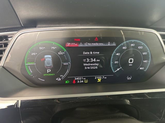 Used 2024 Audi Q8 e-tron Premium Plus w/ Premium Plus Package image 31