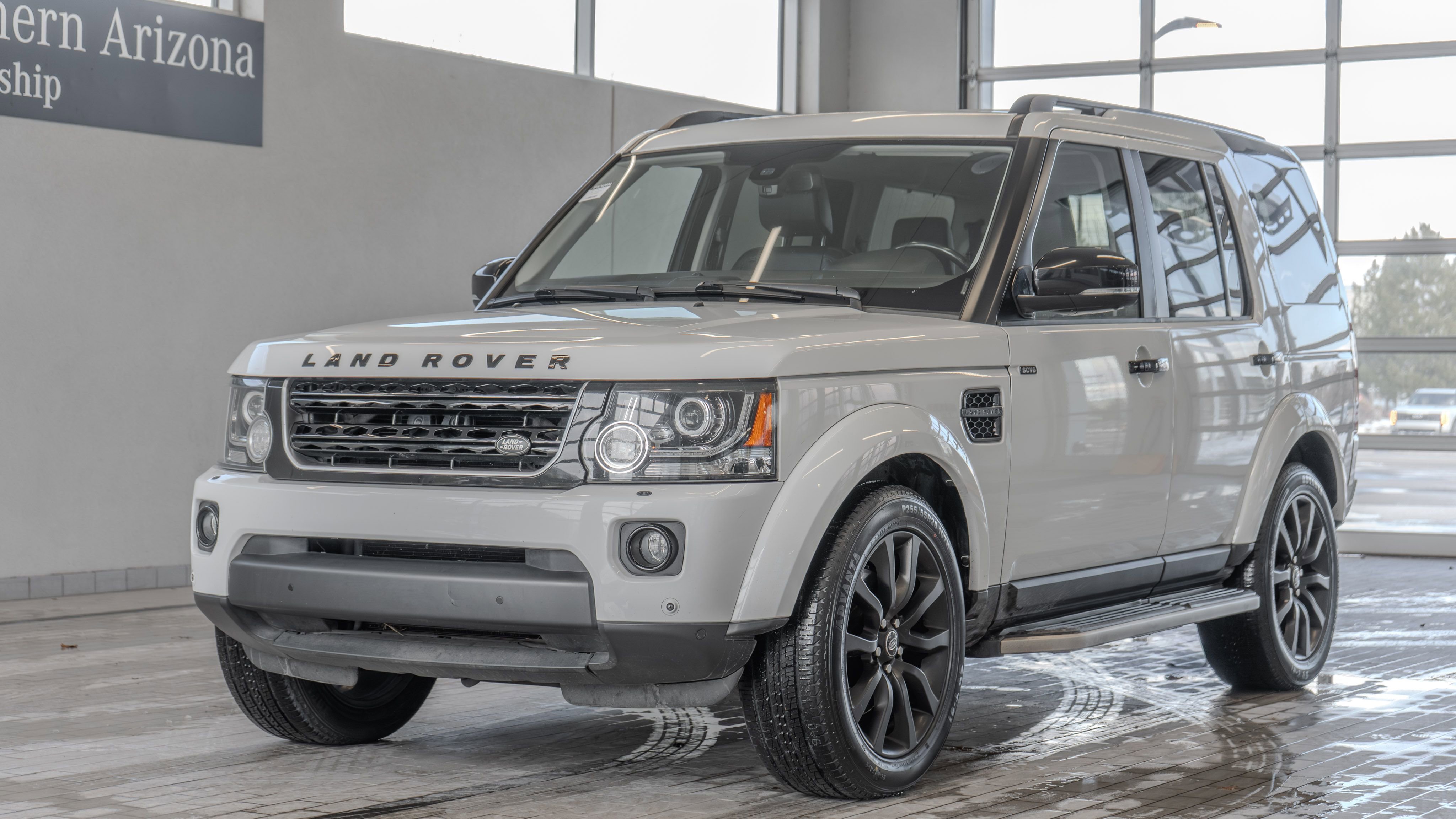 Used 2015 Land Rover LR4 HSE LUX image 25