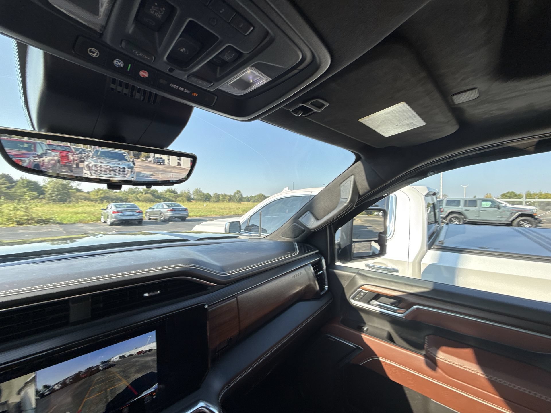 Certified 2025 GMC Sierra 2500 Denali Ultimate AWD/4WD image 13
