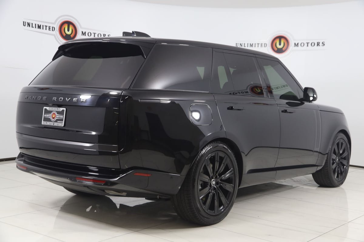 Used 2025 Land Rover Range Rover SE AWD/4WD image 2