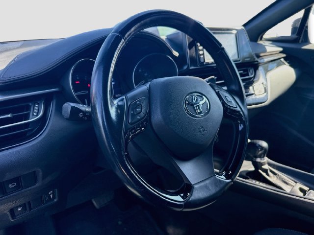 Used 2018 Toyota C-HR XLE FWD image 11