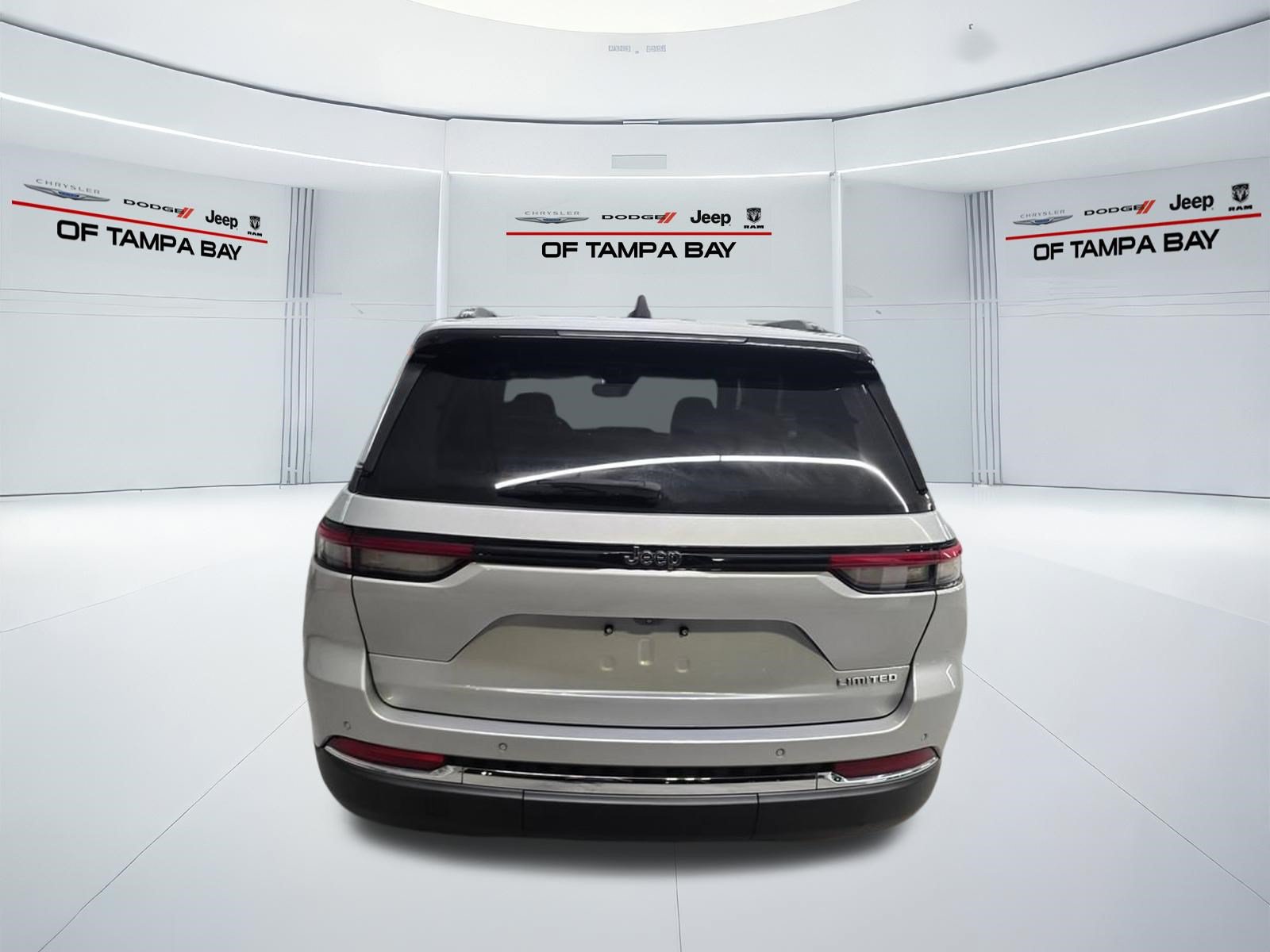 Used 2022 Jeep Grand Cherokee Limited RWD image 5