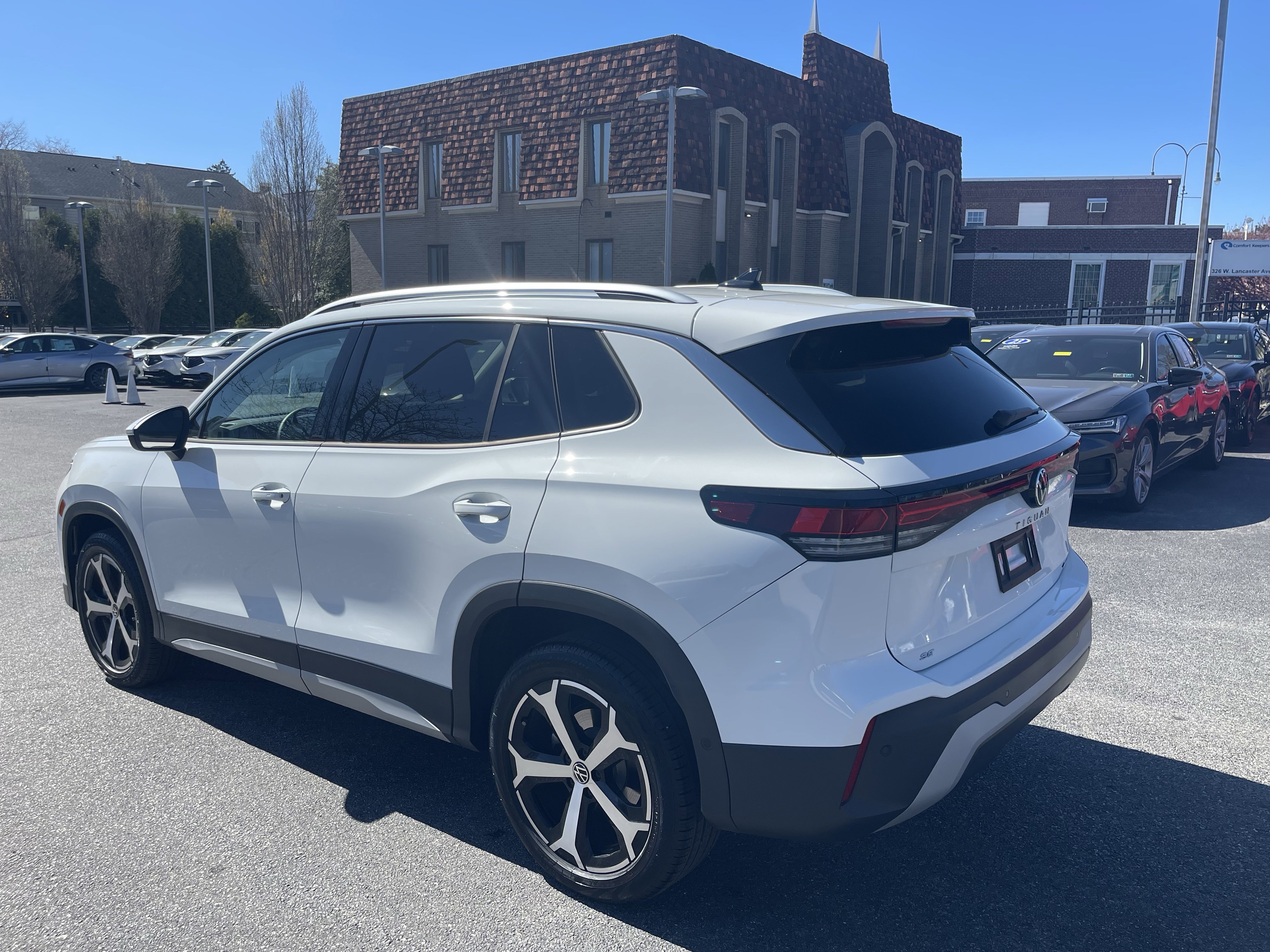 Used 2025 Volkswagen Tiguan SE image 5