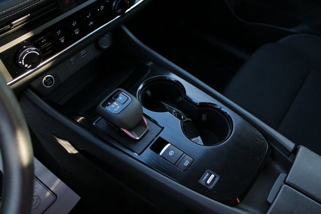 Used 2023 Nissan Rogue S image 23