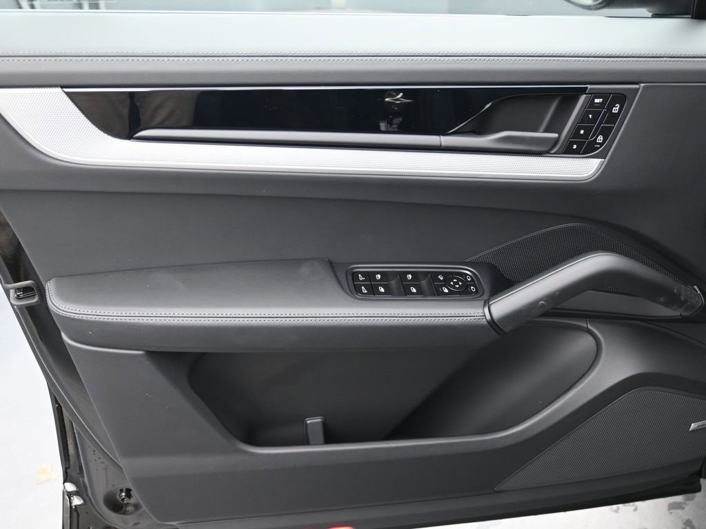 New 2026 Porsche Cayenne Coupe image 12