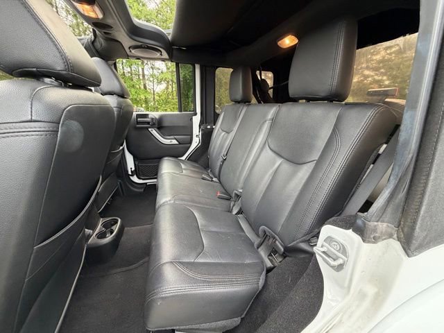 Used 2014 Jeep Wrangler Unlimited Sahara w/ Connectivity Group AWD/4WD image 14