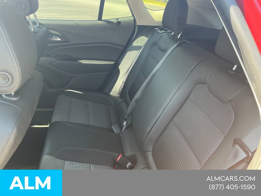 Used 2025 Chevrolet Trax LT FWD image 14
