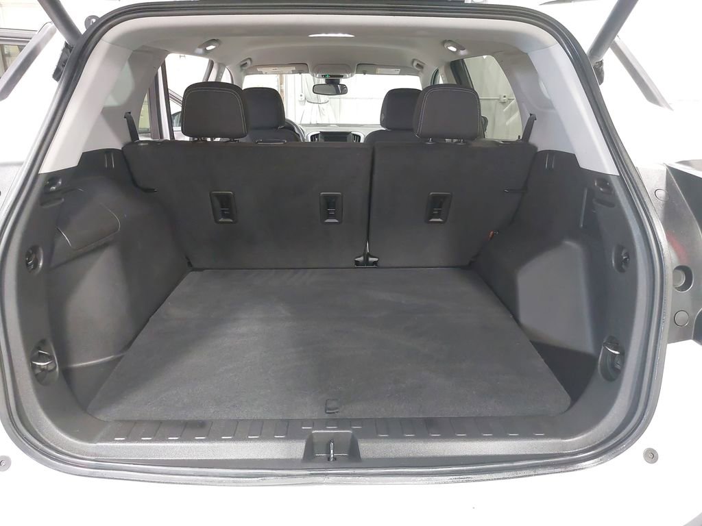 Used 2023 GMC Terrain SLE w/ Driver Convenience Package image 12