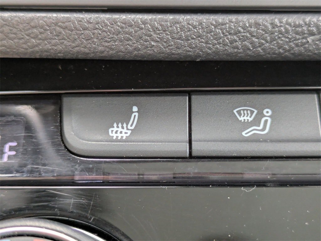 Used 2023 Volkswagen Jetta SE FWD image 22