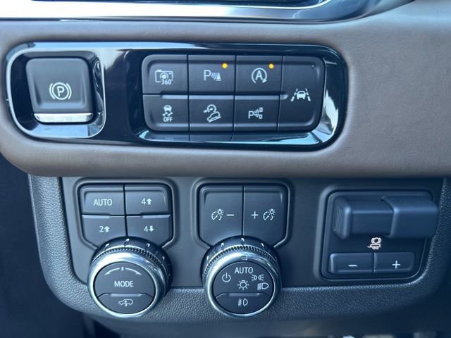 Used 2025 GMC Yukon Denali Ultimate w/ LPO, Floor Liner Package image 36