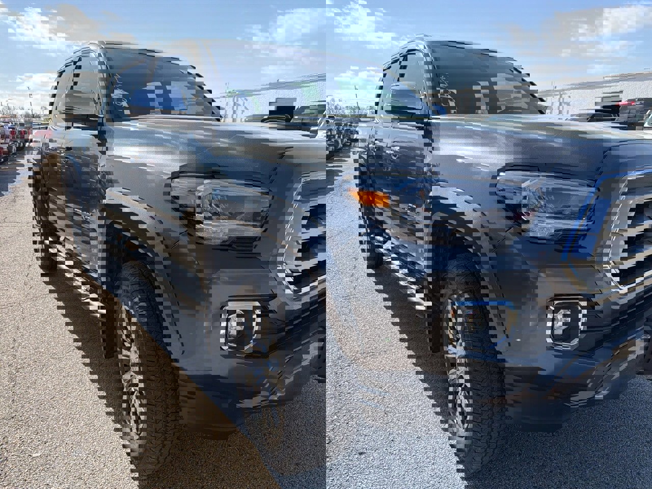 Used 2022 Toyota Tacoma Limited image 3