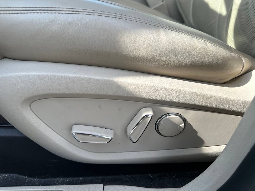 Used 2017 Lincoln MKC Select w/ Select Plus Package AWD/4WD image 18