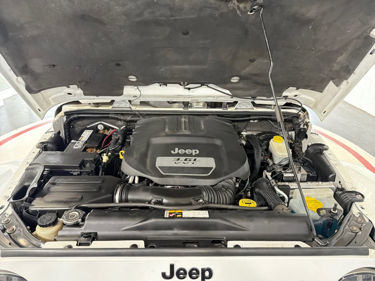 Used 2012 Jeep Wrangler Altitude AWD/4WD image 11