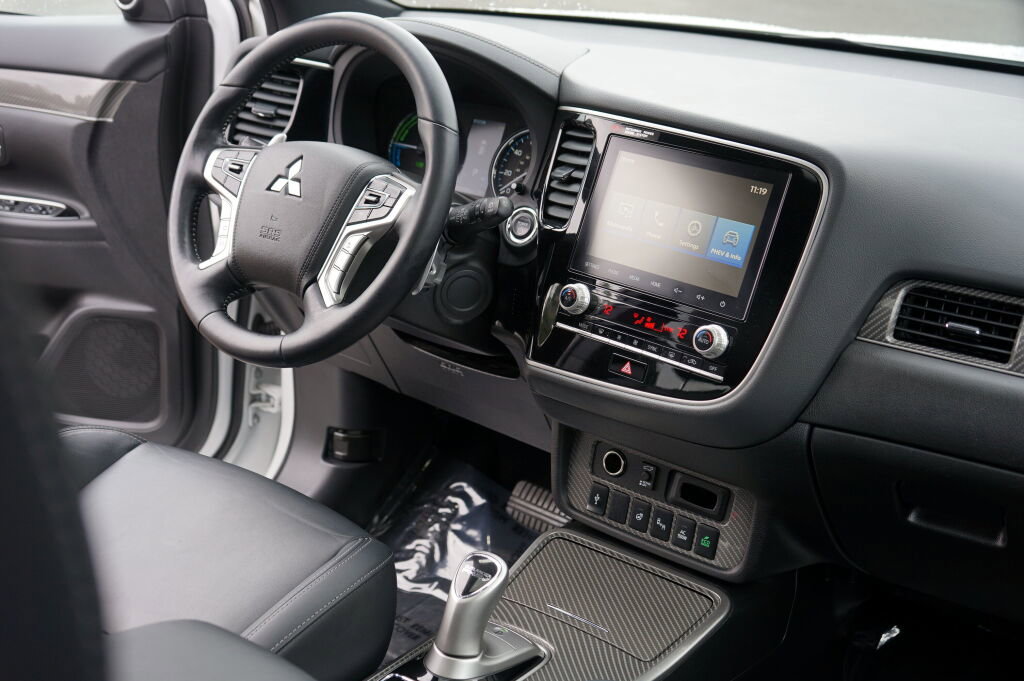 Used 2020 Mitsubishi Outlander GT image 32