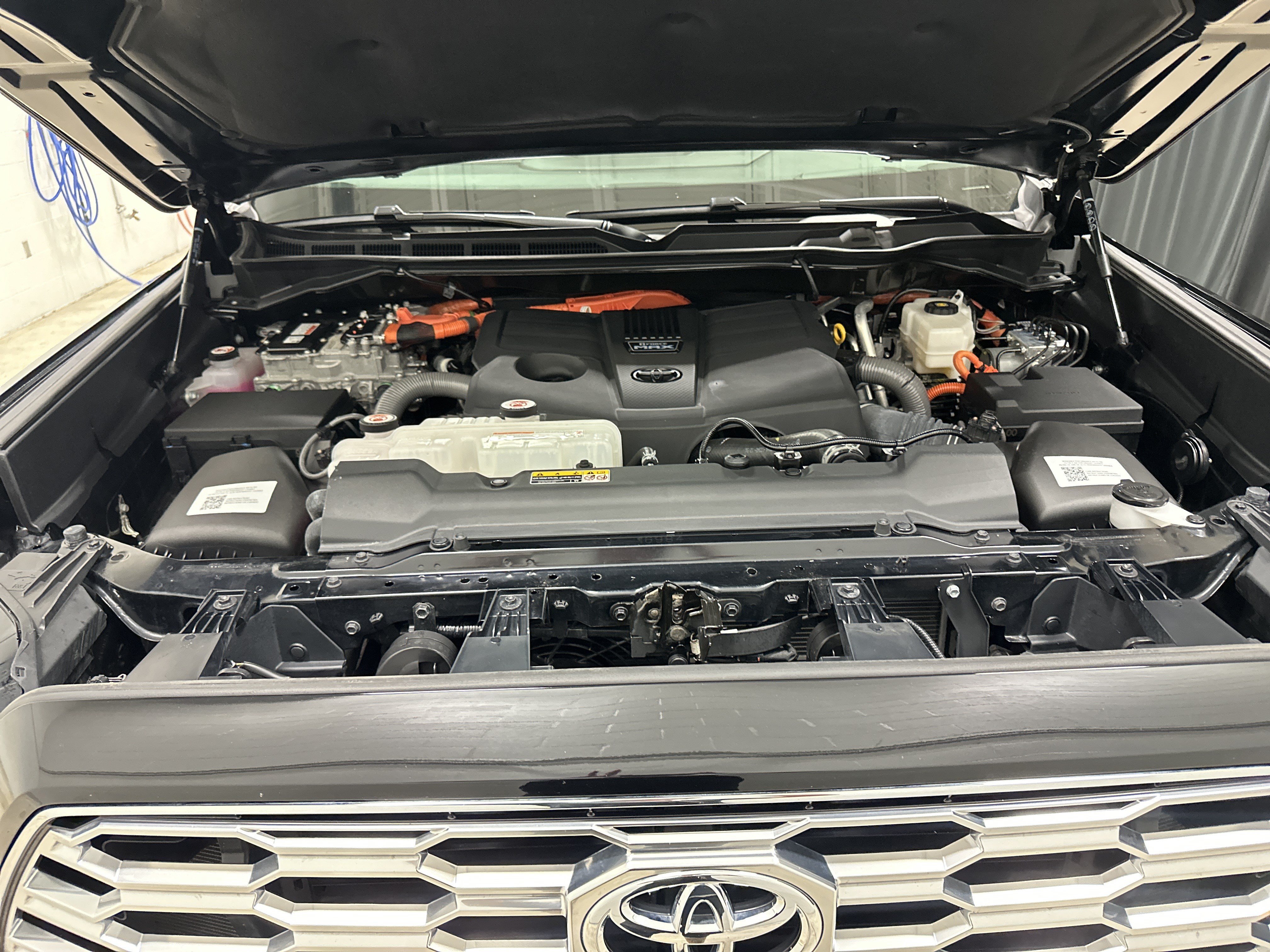 Used 2025 Toyota Sequoia Capstone AWD/4WD image 35