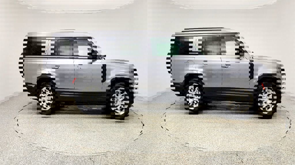 Used 2023 Land Rover Defender 130 S image 4