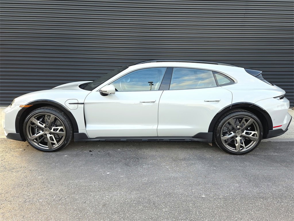 Used 2025 Porsche Taycan Turbo image 2