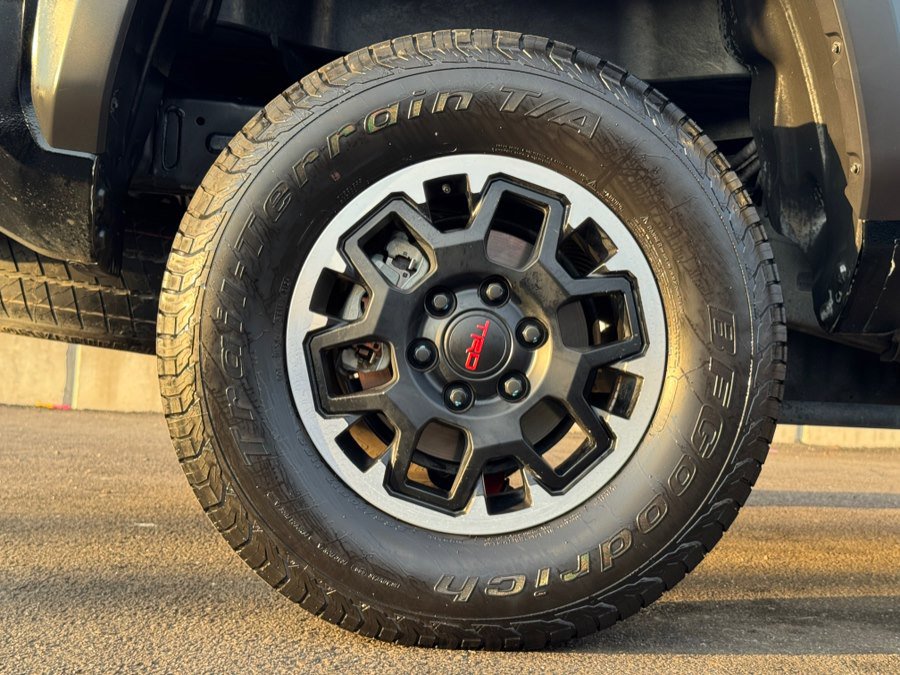 Used 2024 Toyota Tacoma TRD Off-Road AWD/4WD image 17