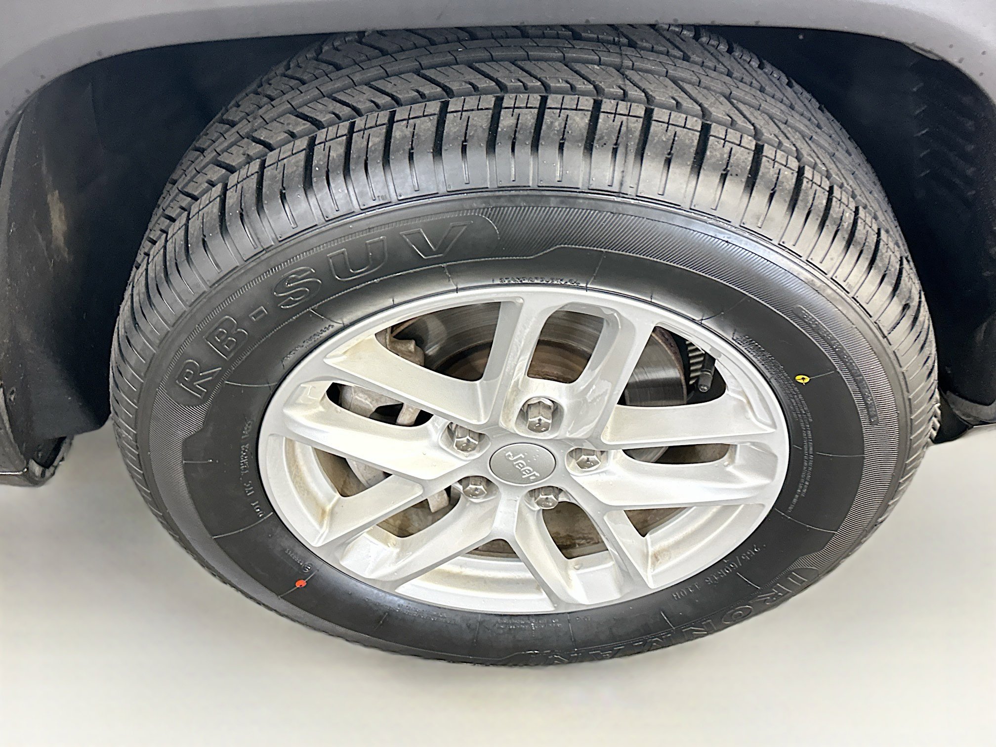 Used 2023 Jeep Grand Cherokee Laredo image 11