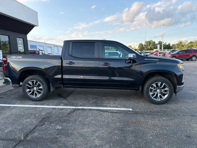 Used 2024 Chevrolet Silverado 1500 LT AWD/4WD image 3